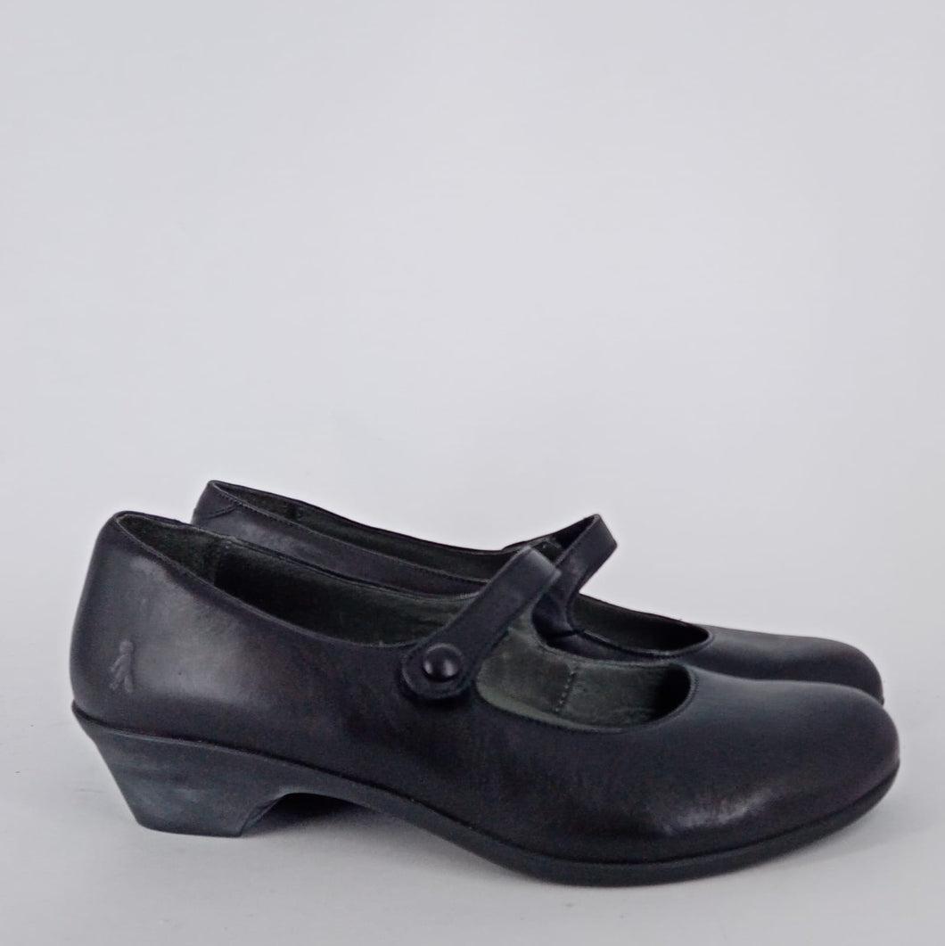 BENVADO - Ballerina con cinghia  in pelle nera. -50%