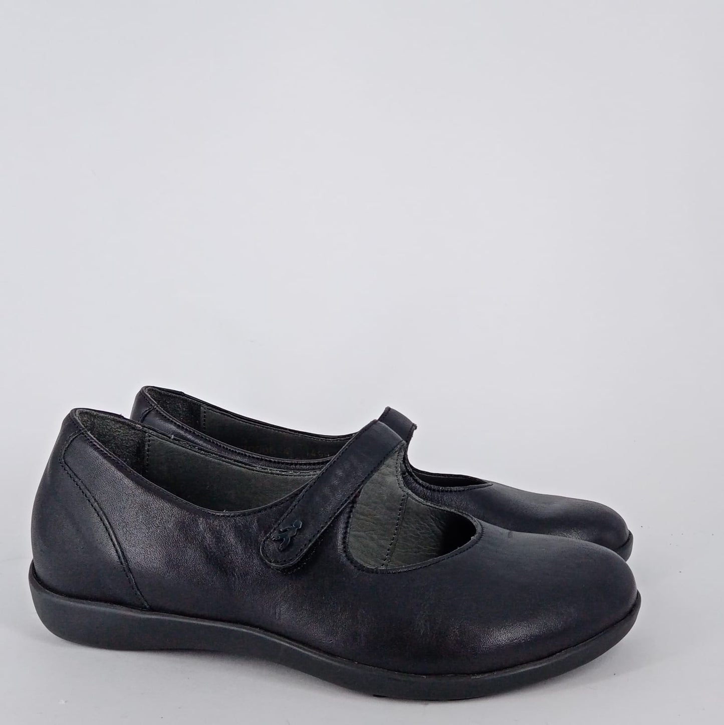 BENVADO - Decolleté in pelle nera. -50%