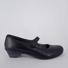 Carica l&#39;immagine nel visualizzatore di Gallery, BENVADO - Ballerina con cinghia  in pelle nera. -50%
