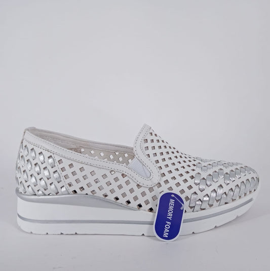 MRC - Scarpa comoda bianca.
