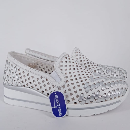 MRC - Scarpa comoda bianca.