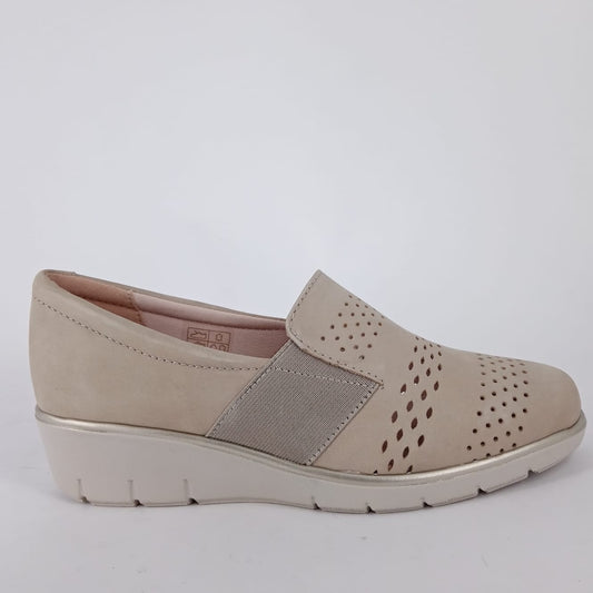MRC - Slip on da donna in pelle beige con zeppa comoda .