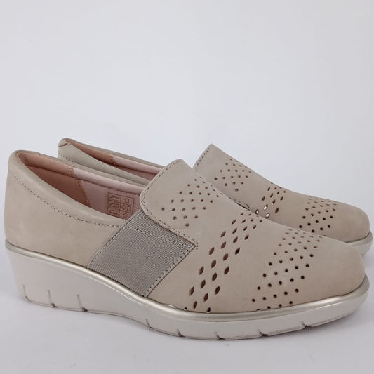 MRC - Slip on da donna in pelle beige con zeppa comoda .
