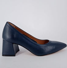 Carica l&#39;immagine nel visualizzatore di Gallery, Melluso - Decollete in pelle blu.
