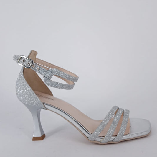 Nero Giardini- Sandali in argento con finitura in glitter.