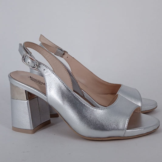 Nero Giardini - Sandali in pelle argento.