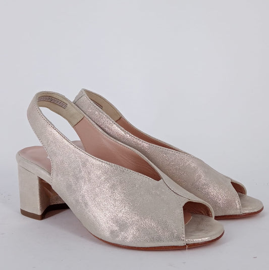 Cinzia Valle - Sandalo comodo  in pelle platino.