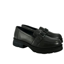 Carica l&#39;immagine nel visualizzatore di Gallery, Melluso - Mocassino in pelle marrone con accessorio.
