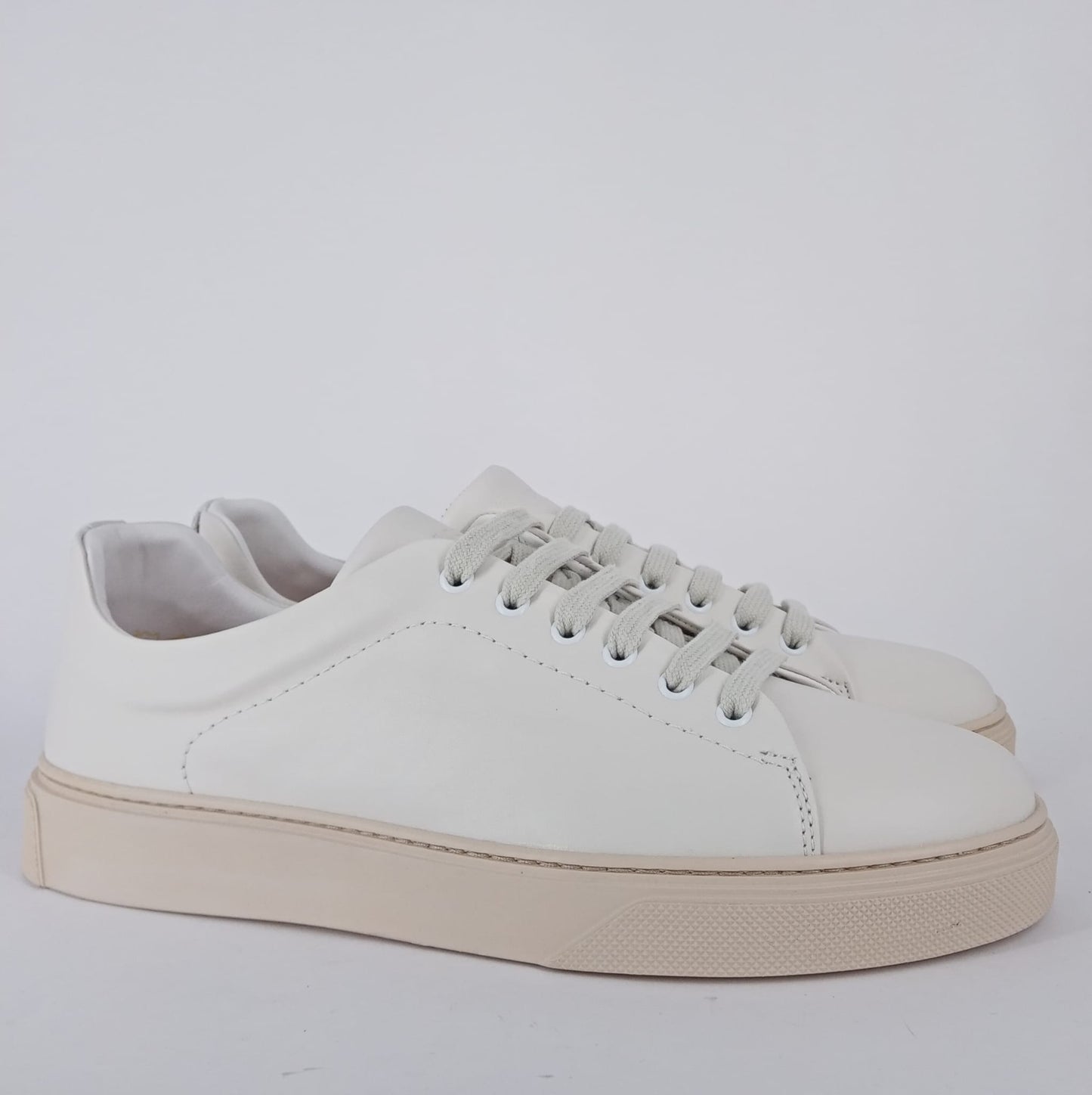 Frau - Sneakers uomo in pelle bianca.