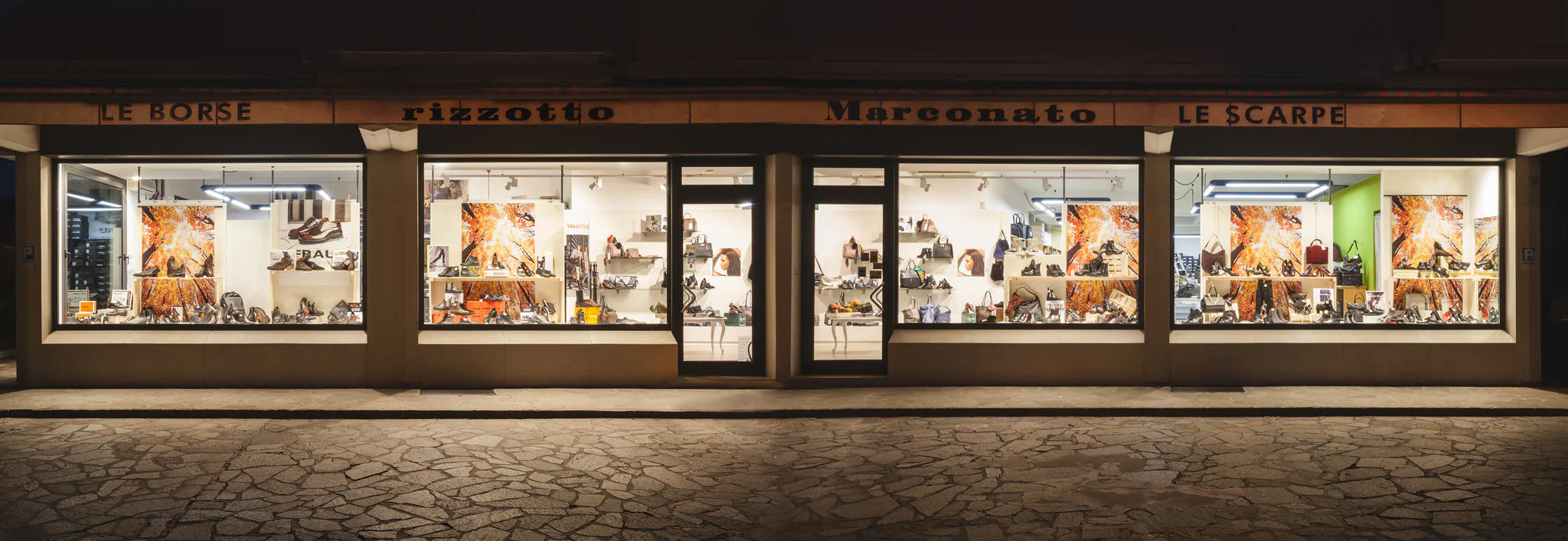 Carica il video: Da oltre 40 anni a Venezia, Marconato Calzature seleziona per voi le migliori calzature italiane. Qualità, stile e passione in ogni paio.