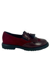 Carica l&#39;immagine nel visualizzatore di Gallery, Cinzia Valle - Mocassino in pelle e camoscio bordò.
