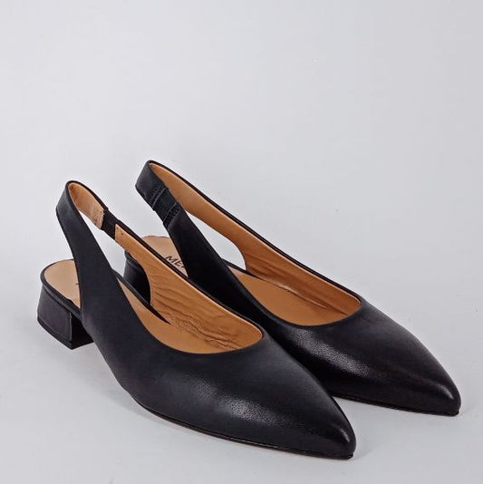 Melluso .  Decolettè slingback in pelle nero