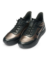 Carica l&#39;immagine nel visualizzatore di Gallery, Ara - Sneakers donna in pelle nera.
