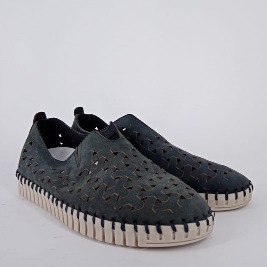 Frau - Slip on in pelle traforata blu.