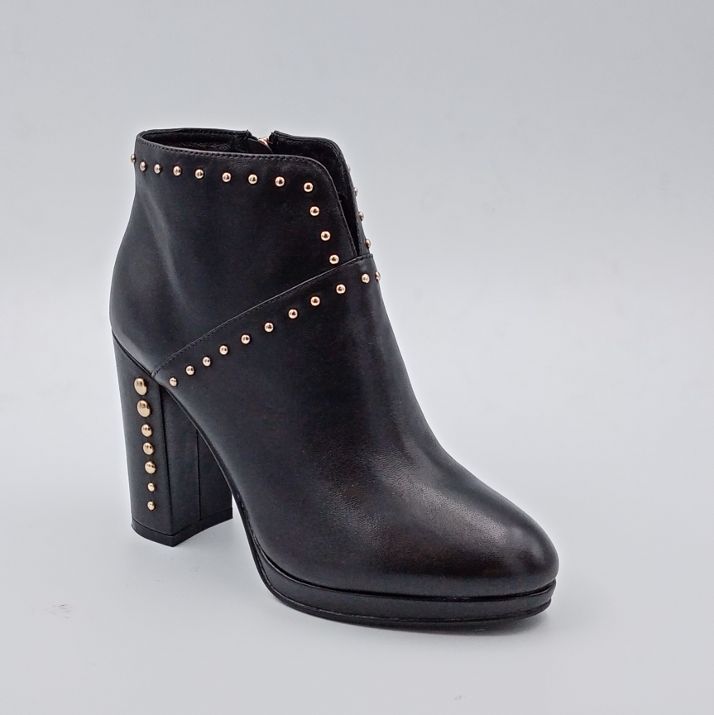 CAFENOIR - Tronchetto in pelle con borchie - -50%