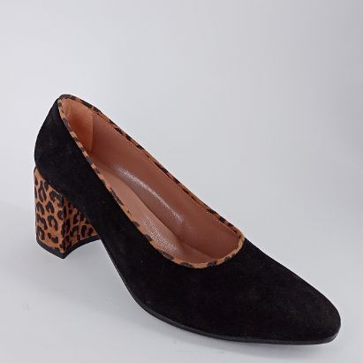 CONFORT . Decolletè in camoscio nero con riporti animalier  - 30%