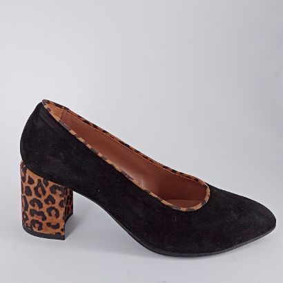 CONFORT . Decolletè in camoscio nero con riporti animalier  - 30%