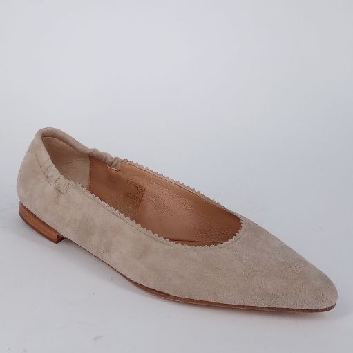 PROSPERINE . Ballerina in camoscio nude .