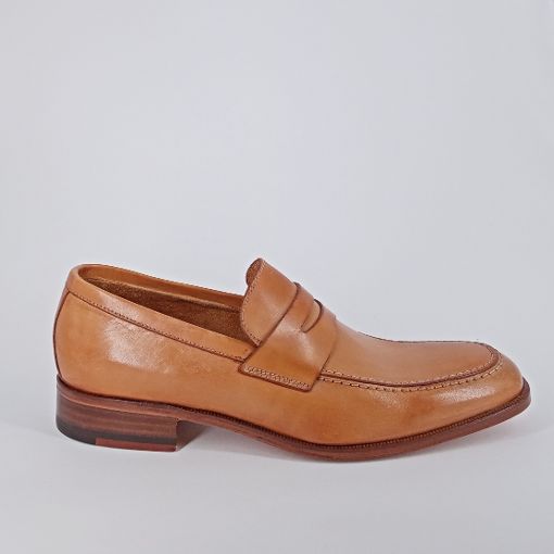 CALPIERRE . Mocassino in pelle cognac .