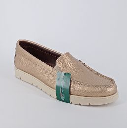 COMFORT . Mocassini in pelle laminata platino . 20%