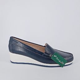 COMFORT . Mocassini in pelle blu . 20%