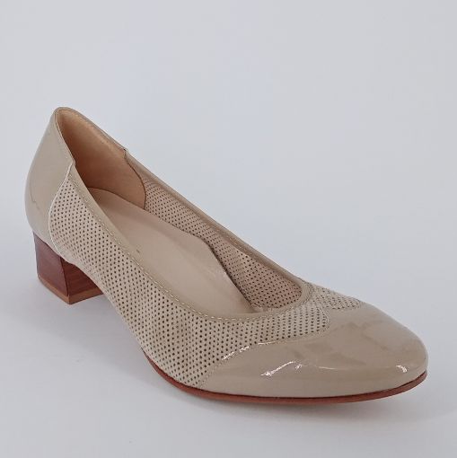 MARCONATO . Decolletè in camoscio e vernice beige - 50 % .