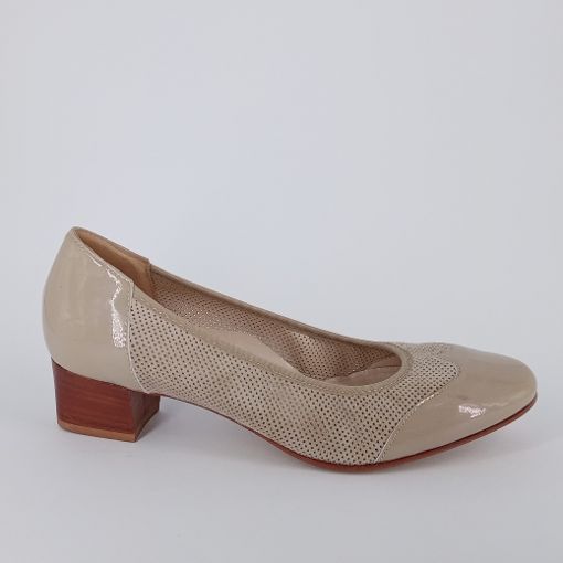 MARCONATO . Decolletè in camoscio e vernice beige - 50 % .