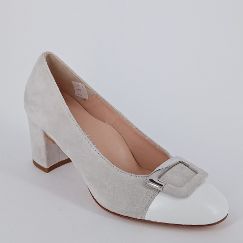 CINZIA VALLE . Decolletè in camoscio perla . -50%