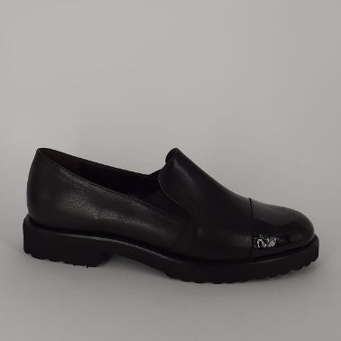 CINZIA VALLE  . Slip -on in nappa nera con puntale . -20%