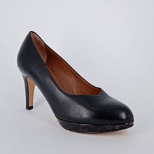 Carica l'immagine nel visualizzatore di Gallery, MUSELLA  . Decolletè in pelle nera
