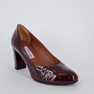 MUSELLA . Decolletè in vernice bordò. -20%