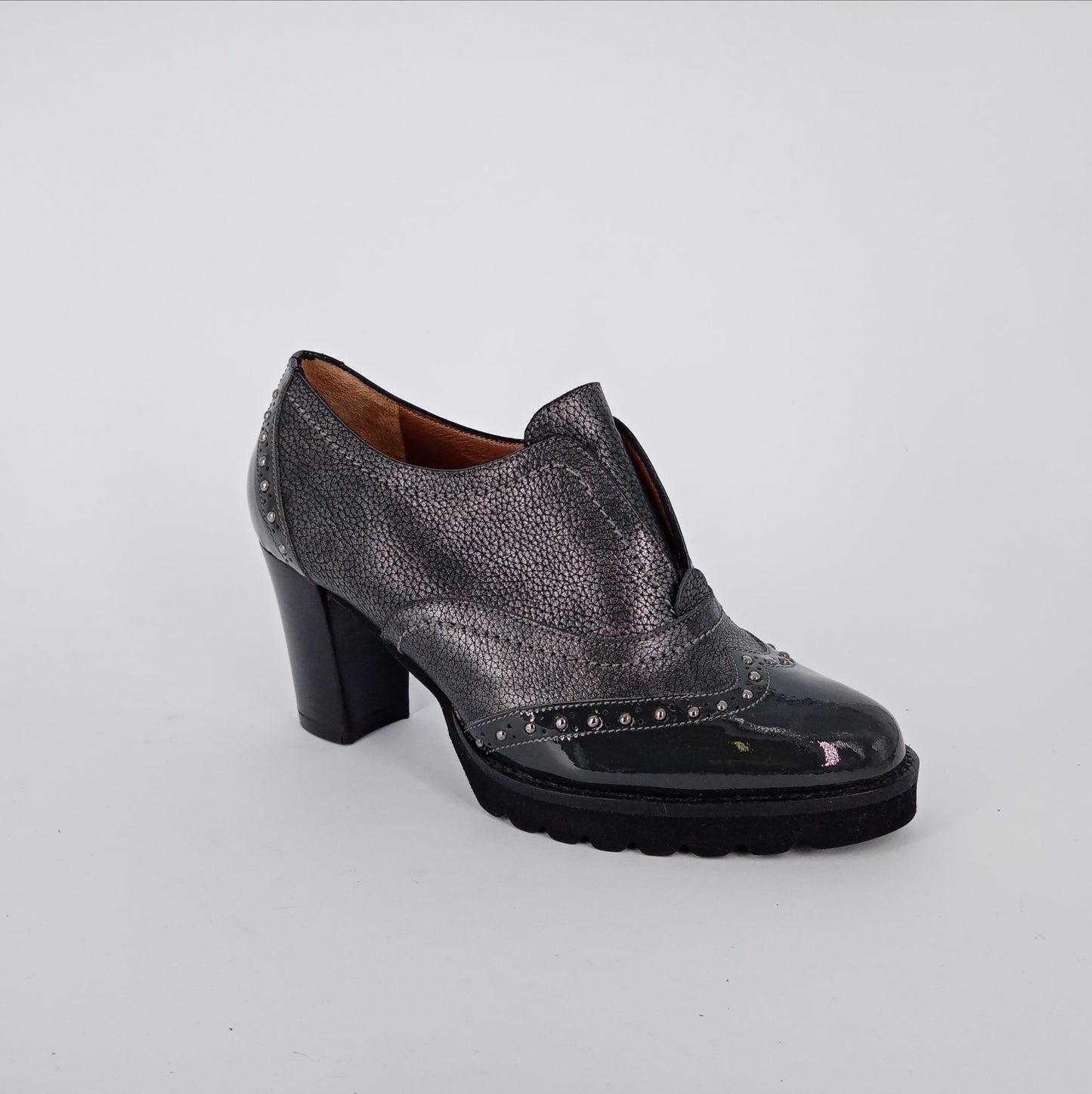 MUSELLA . Slip-on in pelle vernice grigia -50% .