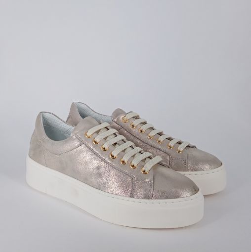Cinzia Valle - sneakers in pelle laminata platino.