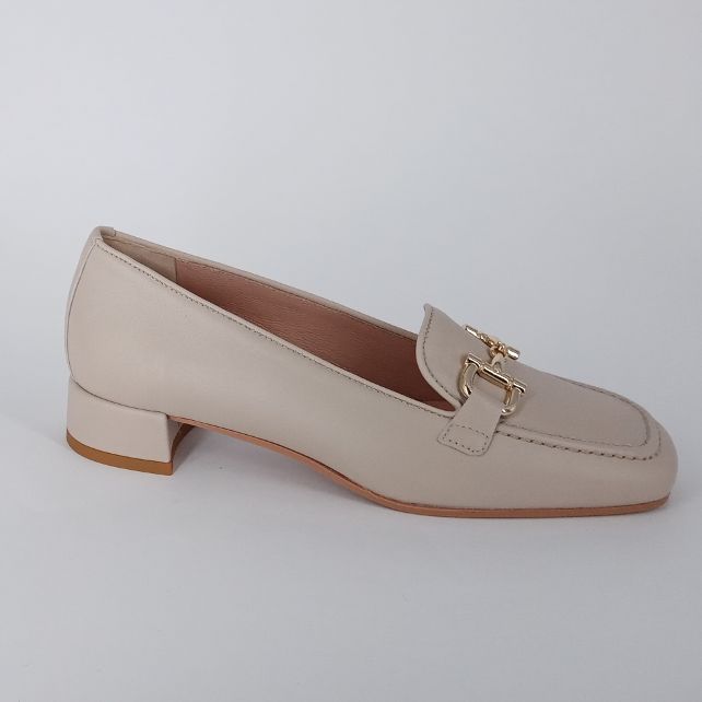 CINZIA VALLE . Mocassino beige con morsettto . -40%