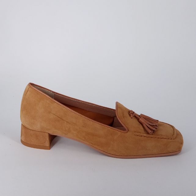 CINZIA VALLE . Mocassino in camoscio tabacco .30%