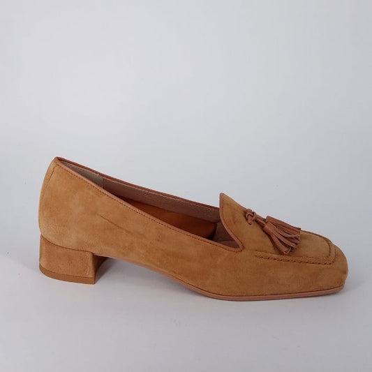 CINZIA VALLE . Mocassino in camoscio tabacco .30%