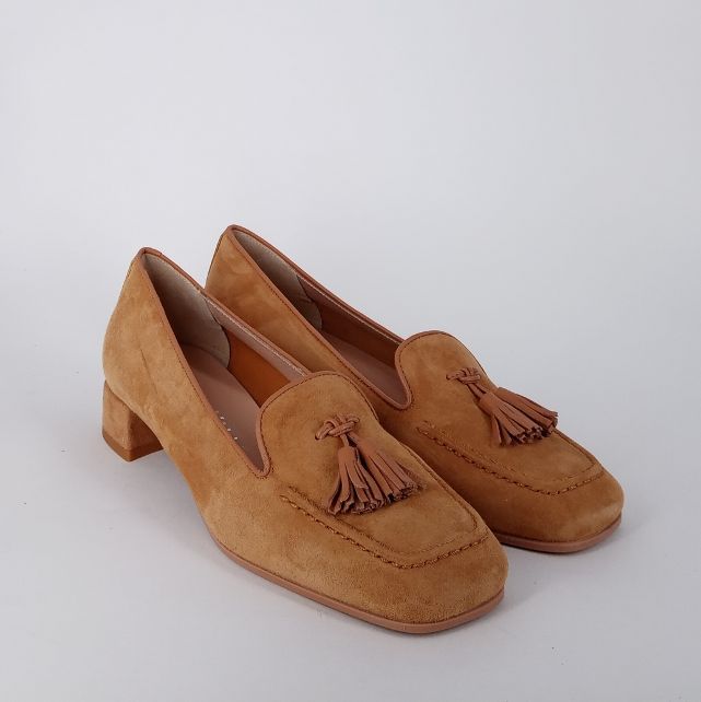 CINZIA VALLE . Mocassino in camoscio tabacco .30%