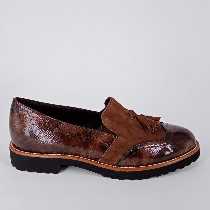 Cinzia Valle - Slip-on in vernice e camoscio marrone .