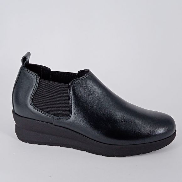 Maral . Scarpa accollata con plantare estraibile .