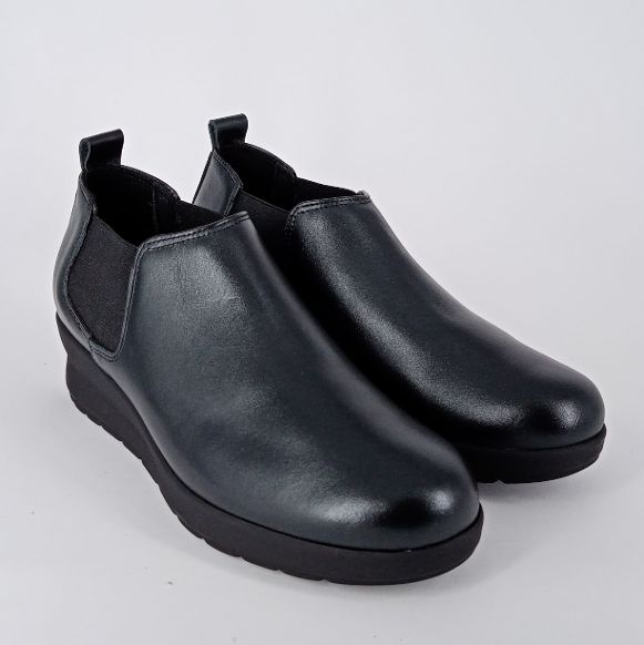 Maral . Scarpa accollata con plantare estraibile .